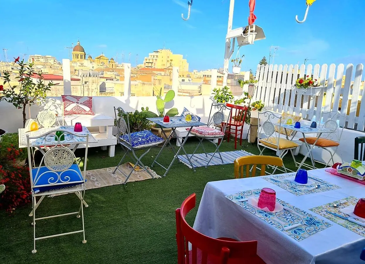 Bed and Breakfast Due Passi Dal Centro Marsala 2*,