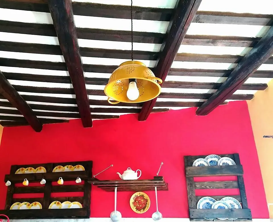 Bed and Breakfast Due Passi Dal Centro Marsala 2*,